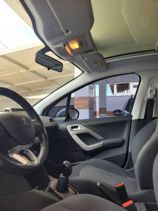 PEUGEOT 208 1.2 ALLURE 12V FLEX 4P MANUAL PEUGEOT 208 1.2 ALLURE 12V FLEX 4P MANUAL